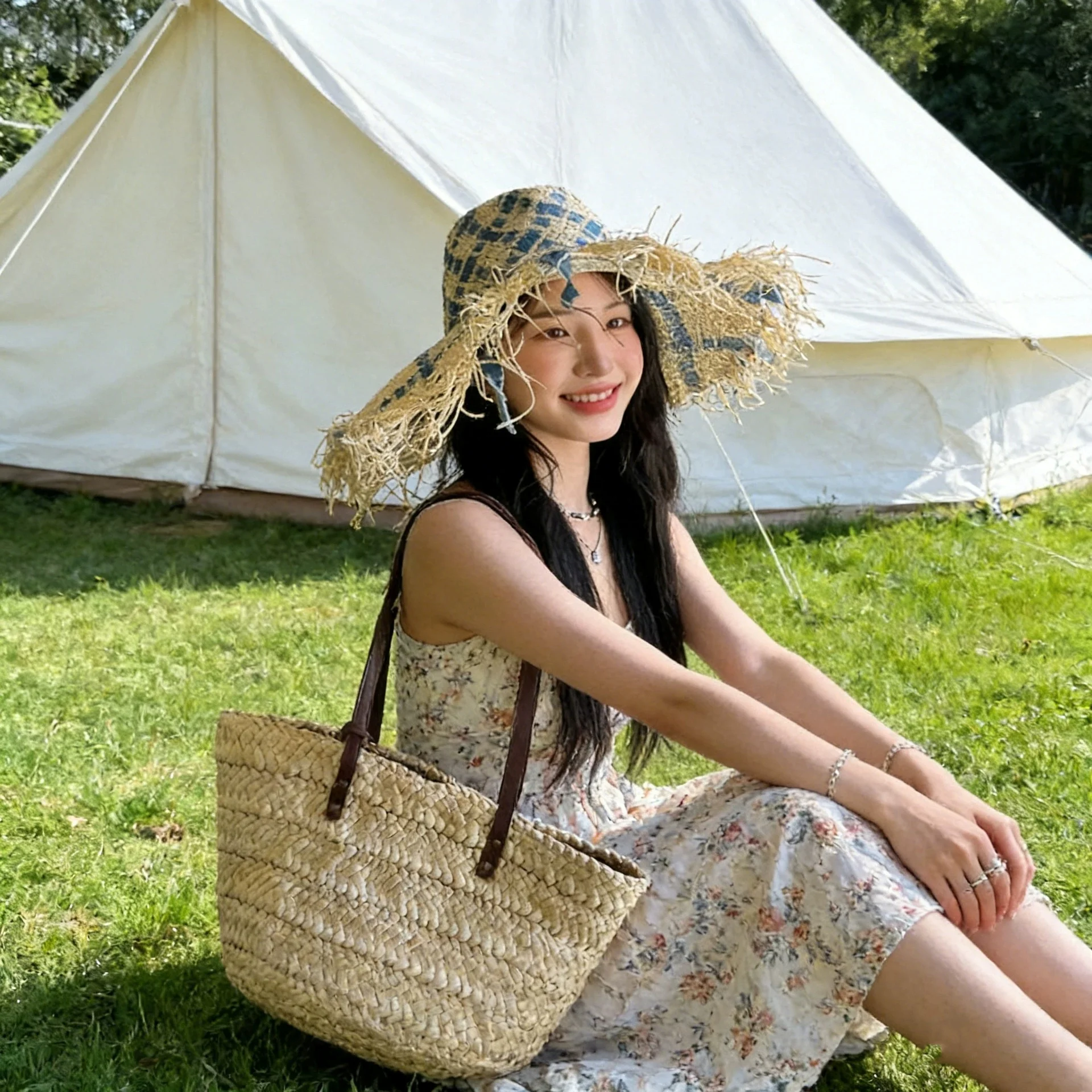 Versatile Summer Beach Holiday Hat: A Unique Designer Denim Straw Hat for Outdoor Leisure and Fashion, Offering Sun Protection