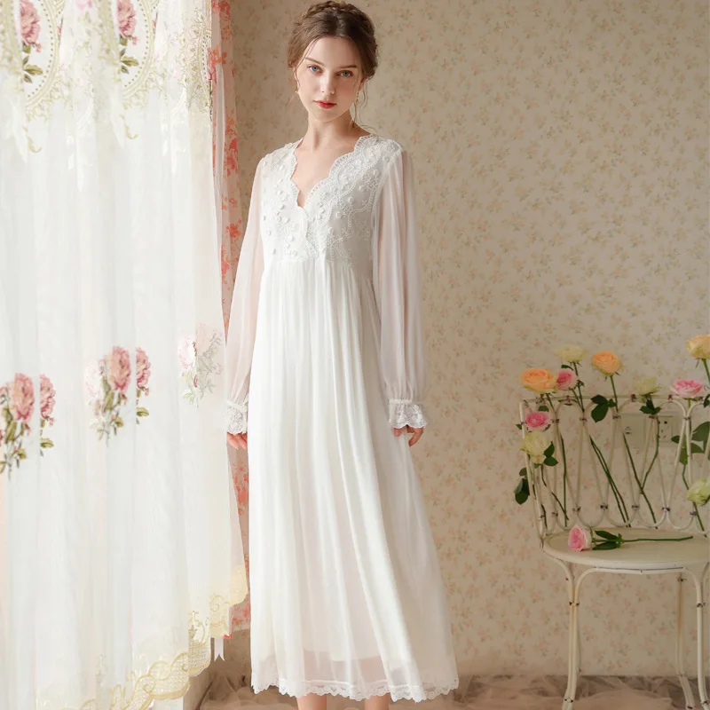 

2025 Autumn Retro Nightgown Women Palace Lace V-neck Long Sleeve Home Wear Princess Pajamas Sweet Sleepwear Loose Loungewear