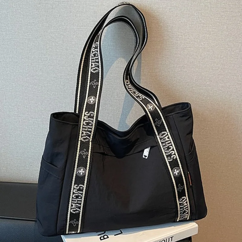 

New Casual Fashion Commuting Tote Bag Simple Commuting Large Capacity Contrast Color Handbag