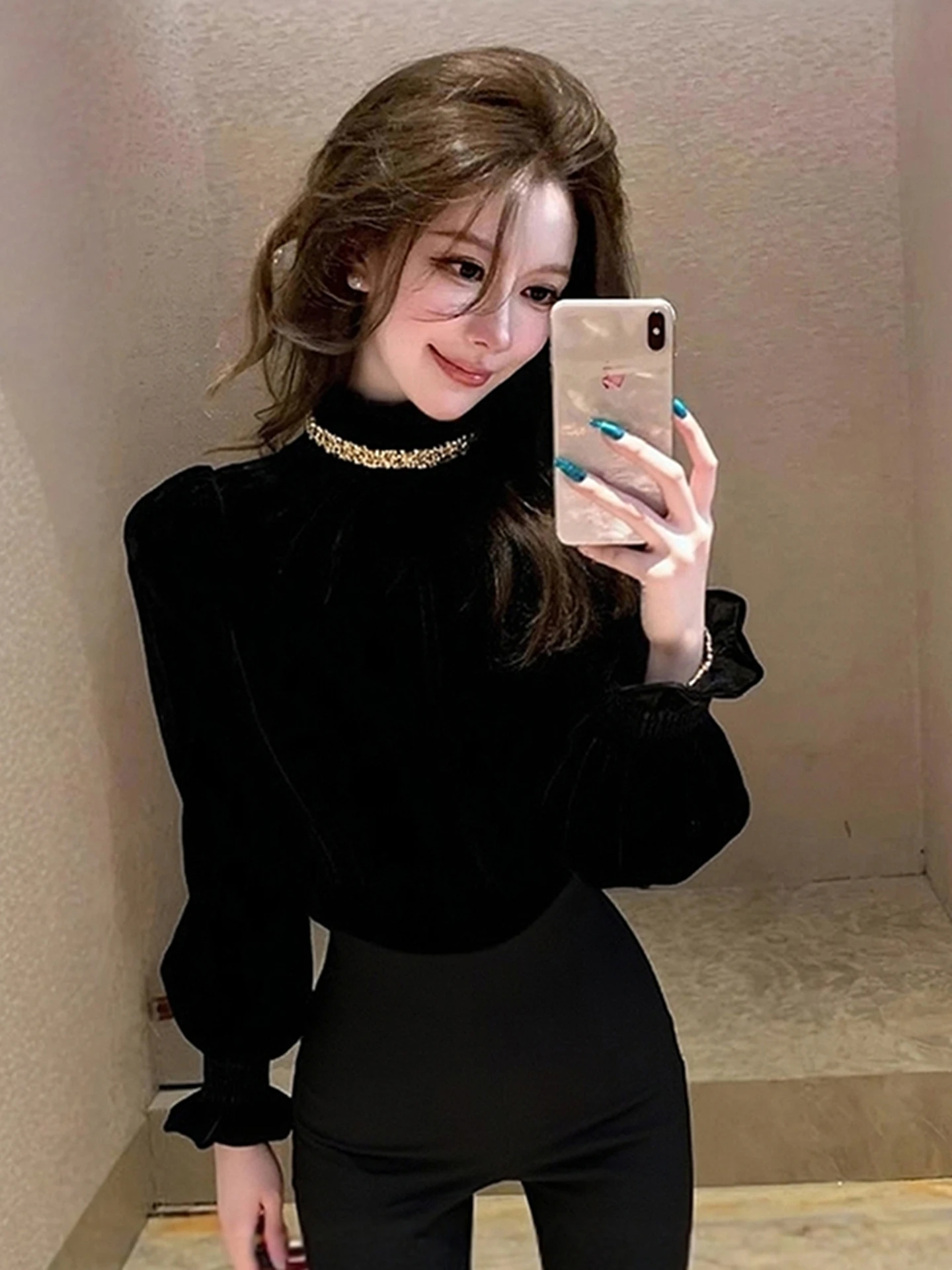 

Модный бархатный топ с высоким воротником, облегающий, с длинными рукавами, базовая модель, женская осенне-зимняя новинка, прямой крой, с эффектом открытия плеч