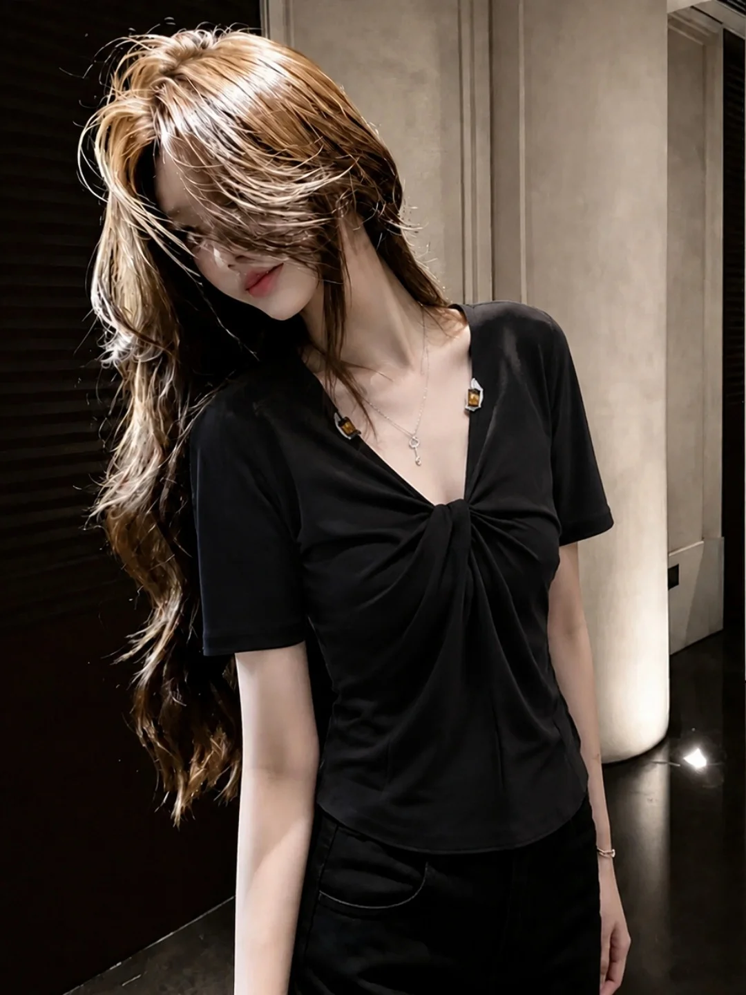 

Elegant V-Neck Knot Short Sleeve Slim Fit T-Shirt Women's Summer Comfortable Slimming Top Versatile Stylish Age-Defying