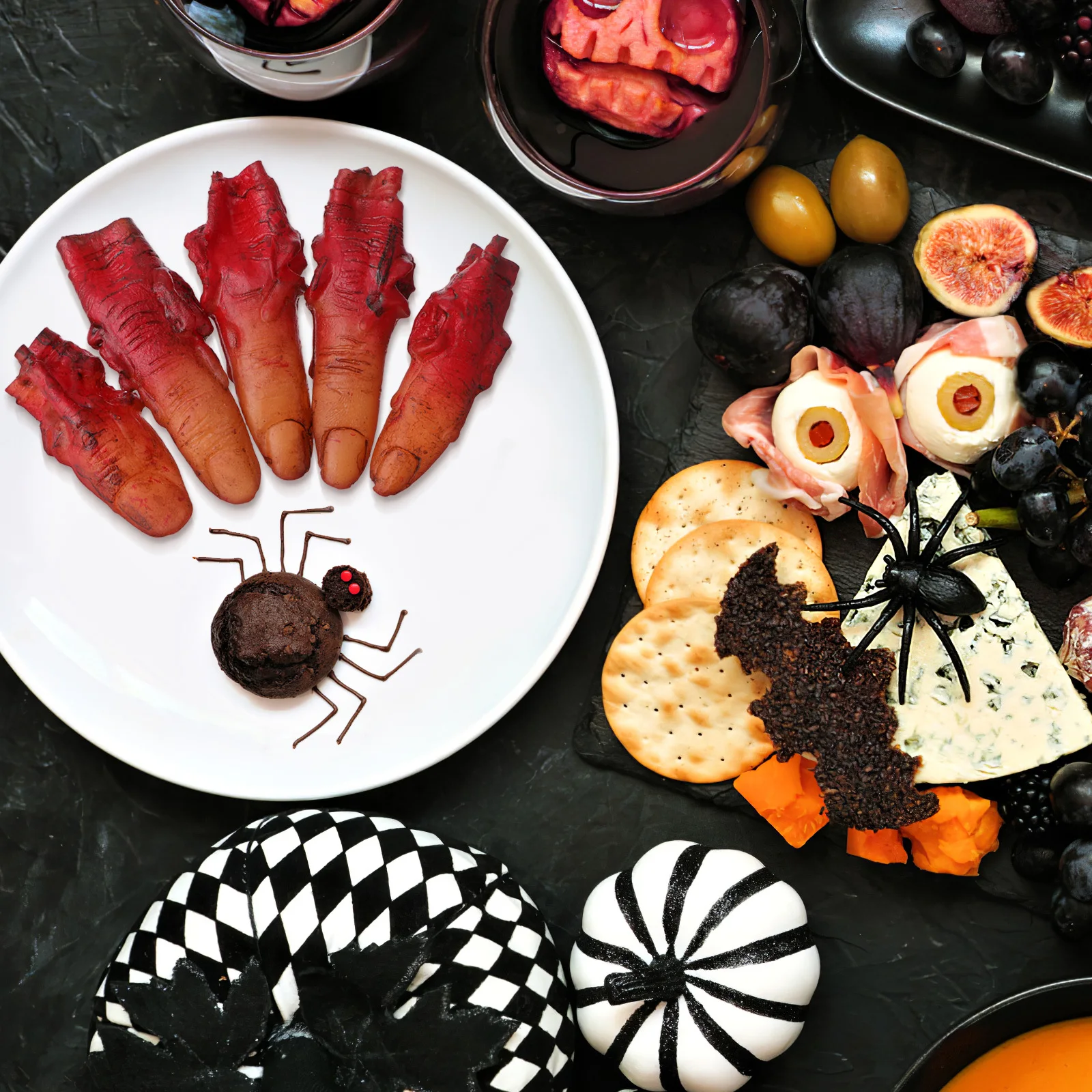 10 stuks nepvingers realistisch bloed bedekt afgehakte menselijke vinger rekwisieten voor Halloween horror decor spookhuis feest donkerrood