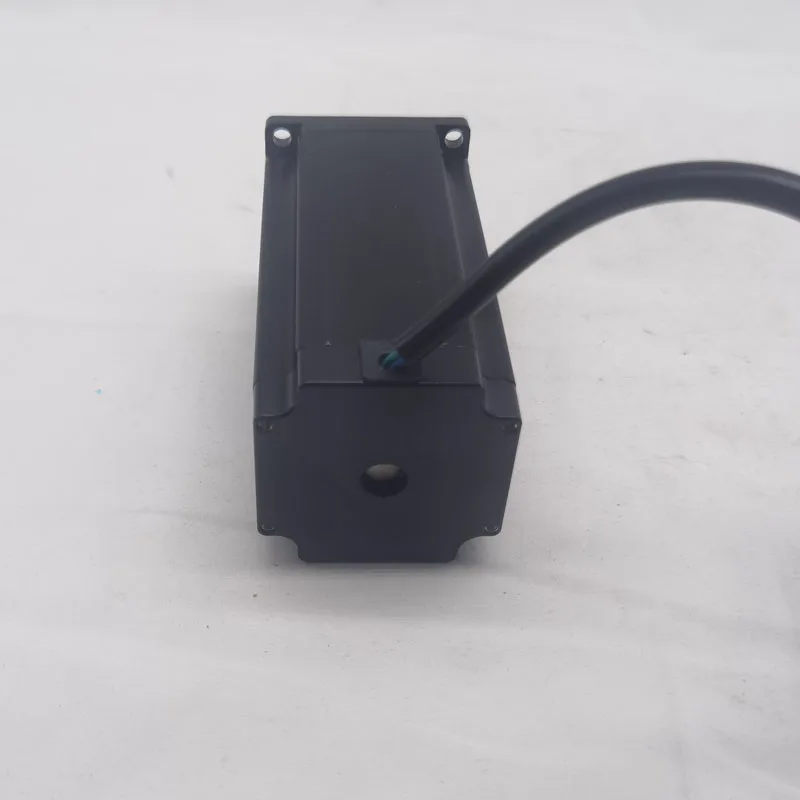 Motor paso a paso Nema23 bifásico 4 hilos 112mm 3Nm1.8 °   4.2A Longitud del eje 37 mm Diámetro del eje único 8 mm Motor híbrido de alto rendimiento
