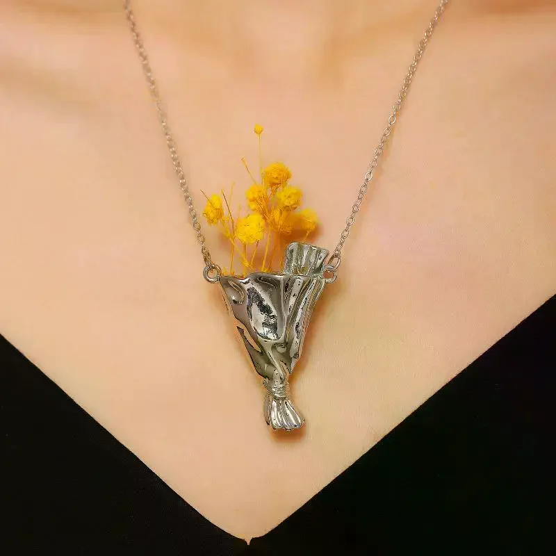 Silver Tone Dried Rose Bouquet Pendant Necklace Unique Creative Design For Daily Wear Dating Romantic Gifts For Women