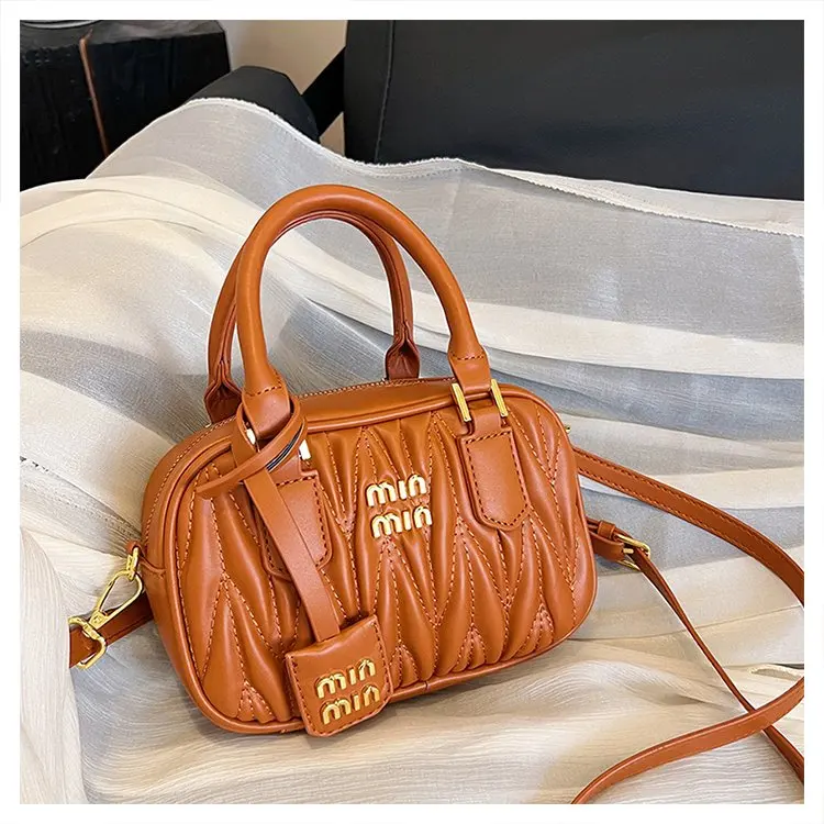 حقيبة بولينج مطوية للنساء |   حقيبة بمقبض علوي ومحفظة مربعة لطيفة |   حقيبة كتف كروس أنيقة على طراز مصمم