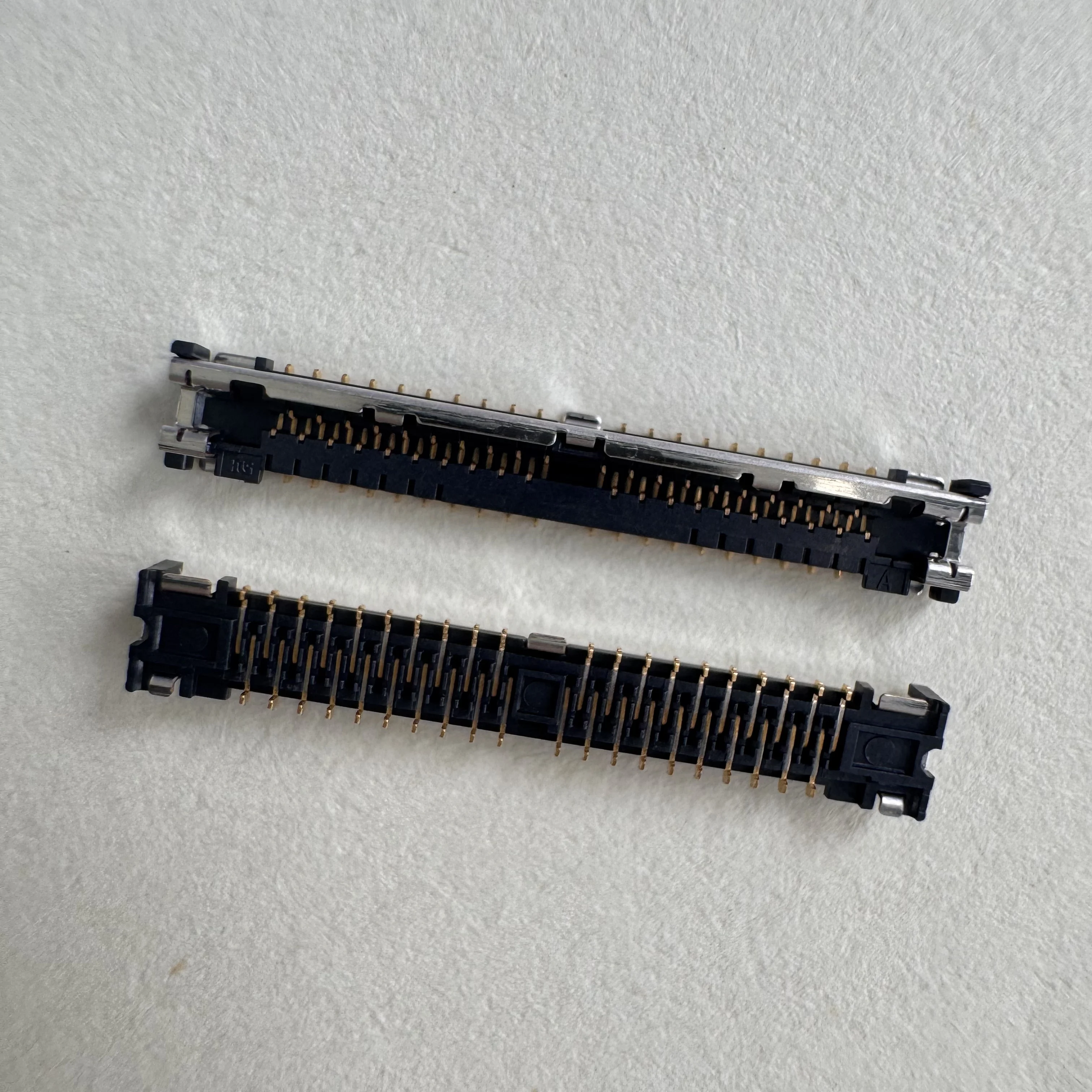 Conector HRS coaxial extremamente fino DF56-30P-0.3SD com espaçamento de 0,3 e comprimento de 30P 46AWG pode ser usado