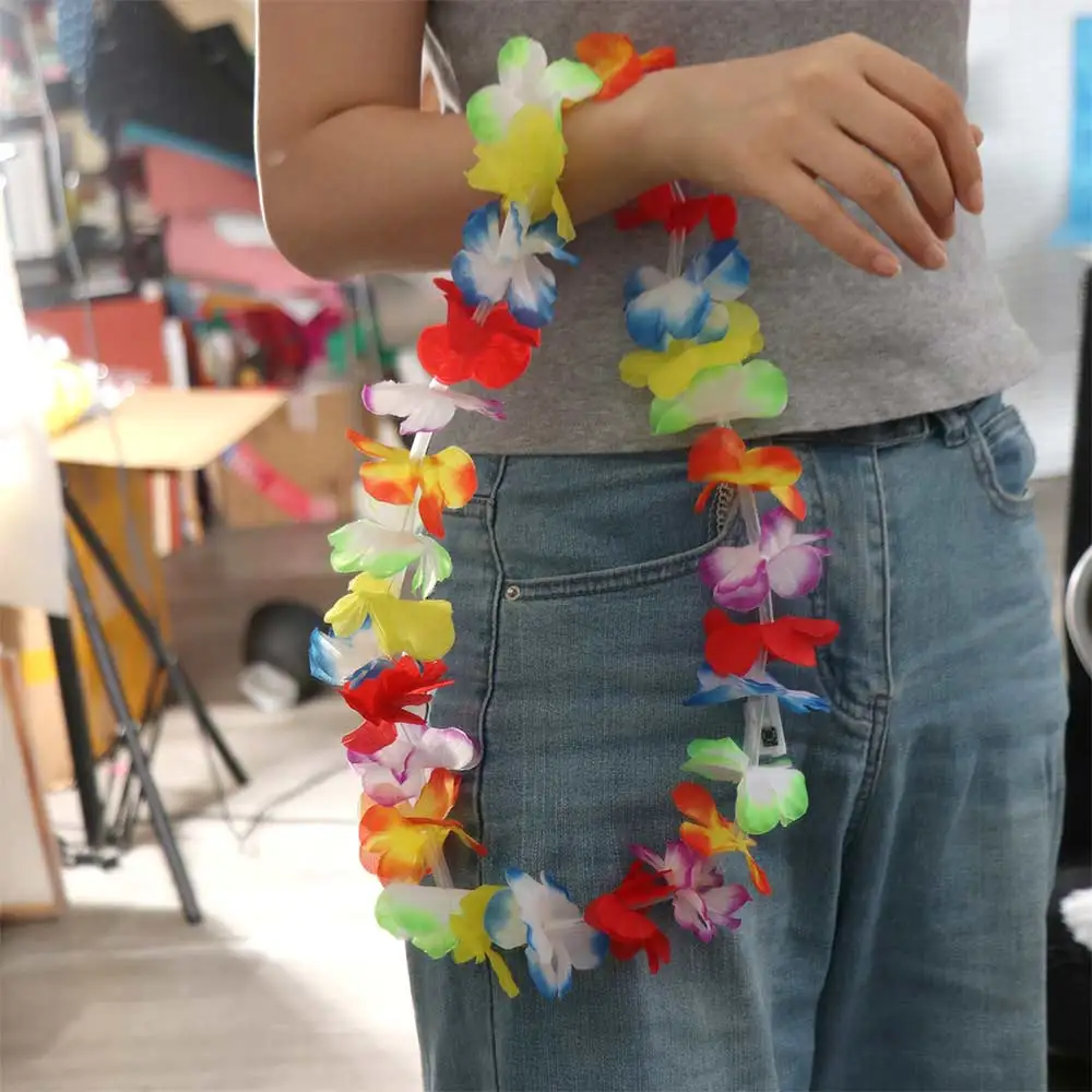 Glow In The Dark LED Necklace Artificial Flower Rainbow Lei Hawaii Lei Light Up Tropical Design Flower Wreath Birthday Party