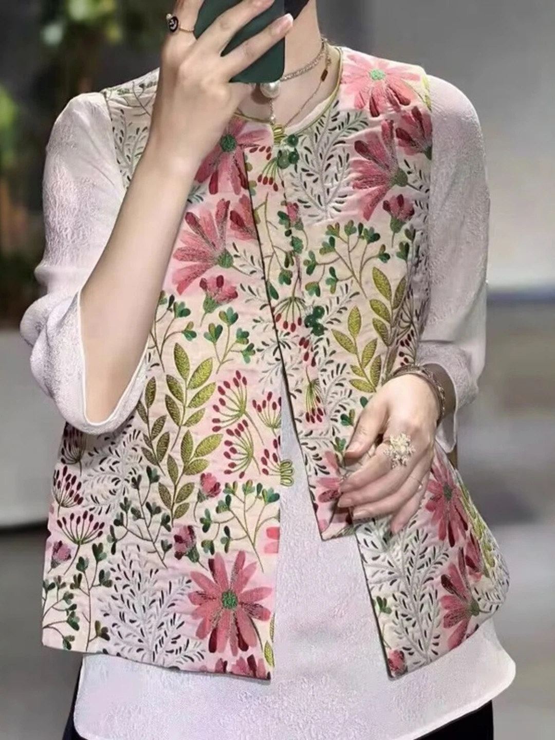 

New Chinese Sle Women's Vest Embroidered 3D Floral Pattern Large Size Retro Design Sense Ethnic Trend Faionable Top