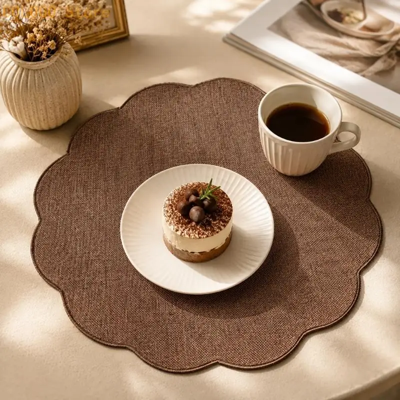 Cloth dining liners with rounded trim for coffee table meal use D0LD