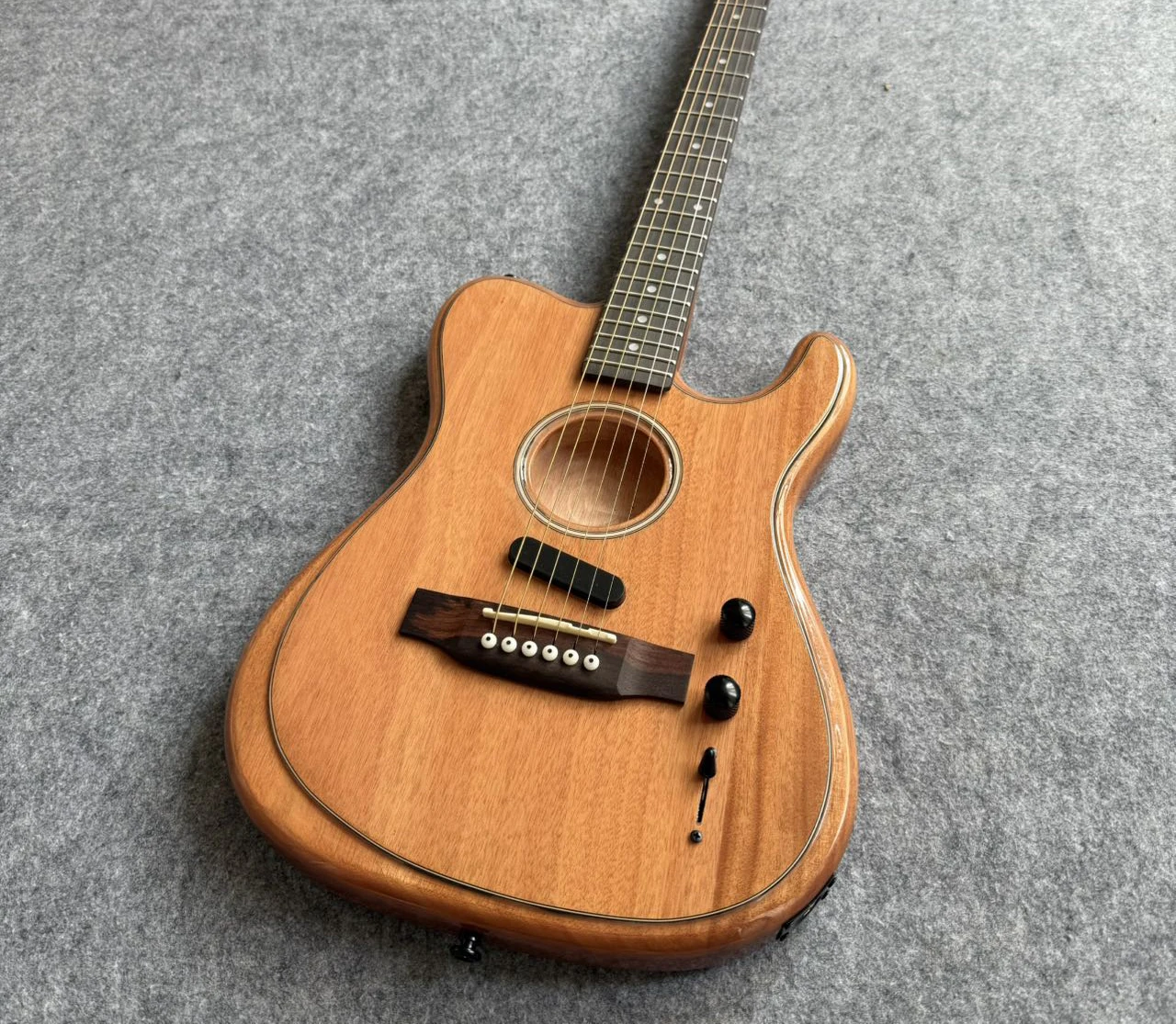 2026 HOT High quality round hole semi-hollow Jazz guitar, wooden bridge, wooden string version, in stock