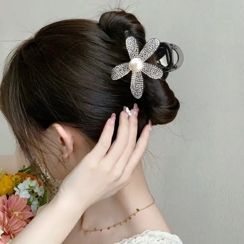 Diamond Pearl Flower Shark Clip Women Sweet Cute Side Clip Hairpins Fashion Grace Zircon Headwear Pearl Small Hair Clip Party