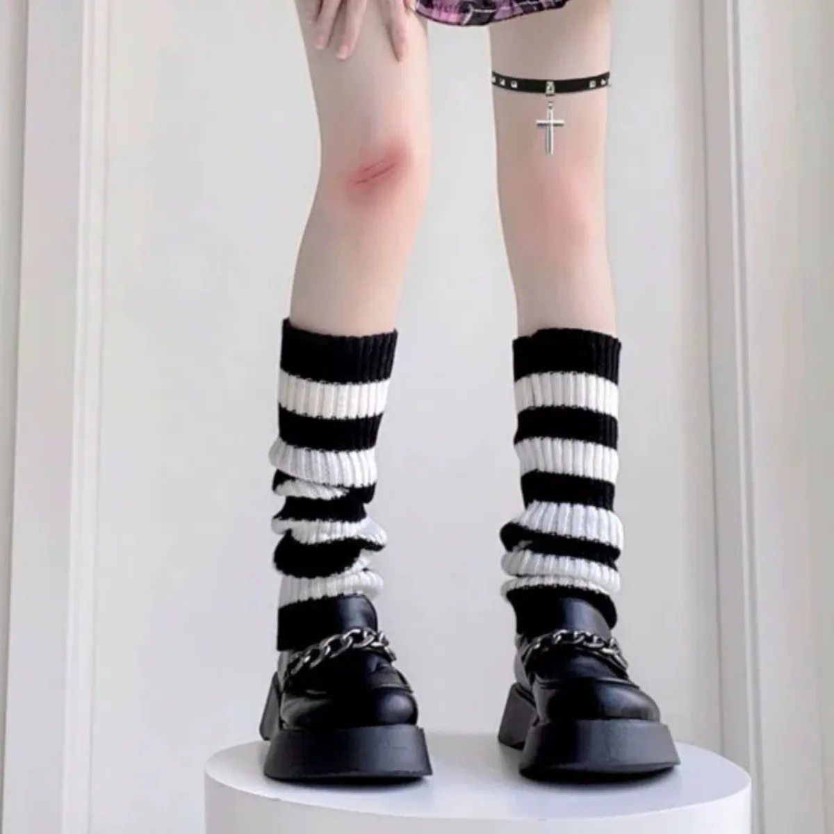 2025 La nueva cubierta de pierna a rayas de Color Simple, calcetines Y2k con personalidad a la moda, cubiertas de pies de invierno para mantener el calor