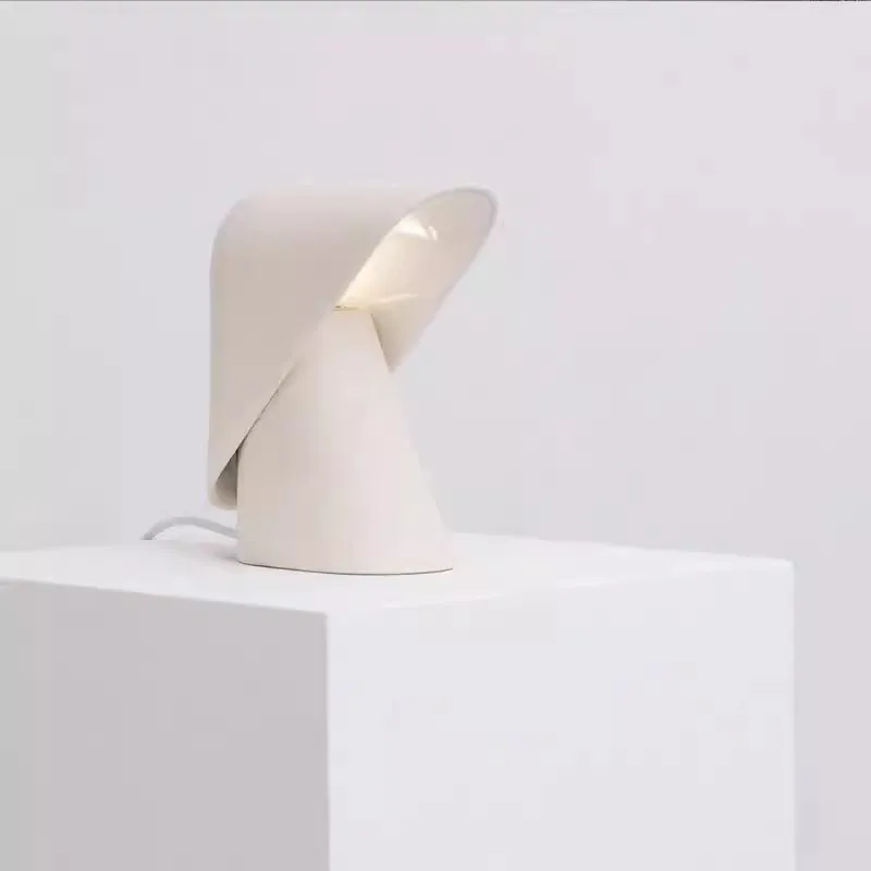 Modern Minimalist Resin LED Desk Lamp Designer Creative Bedroom Bedside Light Study Living Room Decor Atmosphere Table Lighting