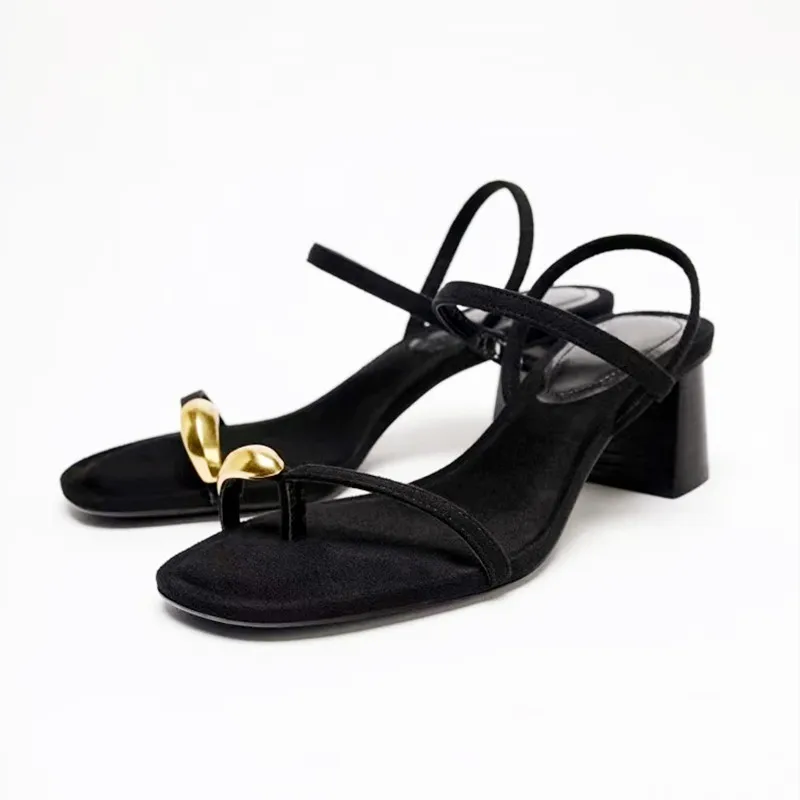 

Дизайнерские босоножки на массивном каблуке с металлическим украшением, женские летние пикантные босоножки на высоком каблуке с открытым носком и ремешком на щиколотке, модные босоножки на каблуке с зажимом для носка