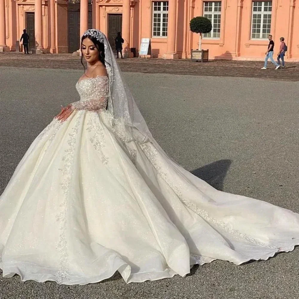 Abiti da sposa personalizzati con scollo a V al largo della spalla Paillettes scintillanti Abito da sposa Abito da ballo Abito lungo Vestido De Novia 2025