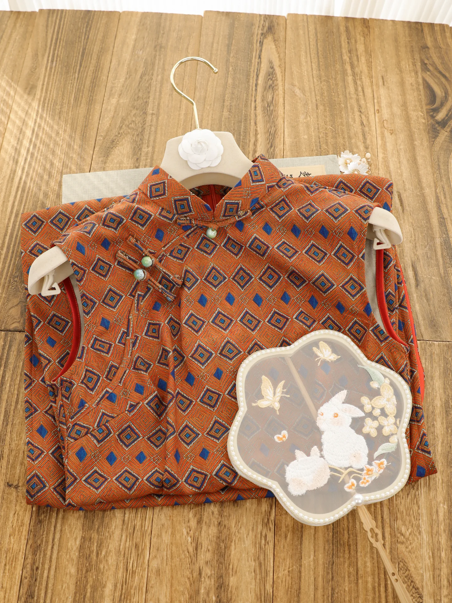 

Ретро-платье в китайском стиле для молодых женщин: облегающее, в клетку, длинное ципао для повседневной носки, дышащее, из полиэфирного волокна