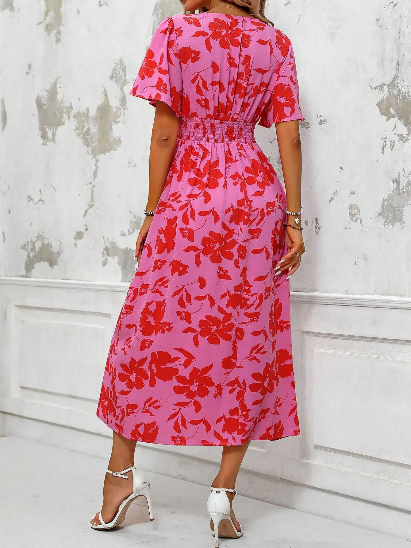 

Женское платье миди с цветочным принтом, V-образным вырезом, короткими рукавами и боковым разрезом