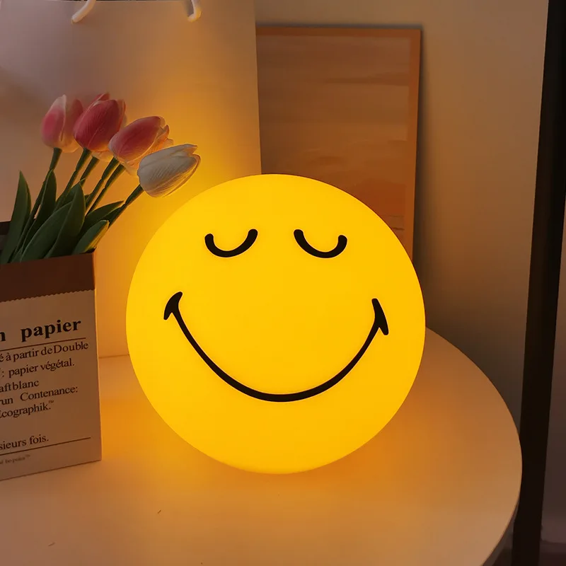 Lampe Sphérique en Molleton à Intensité Réglable, Rechargeable par USB ou Prise USB, Veilleuse Souriante pour la Décoration de la Maison