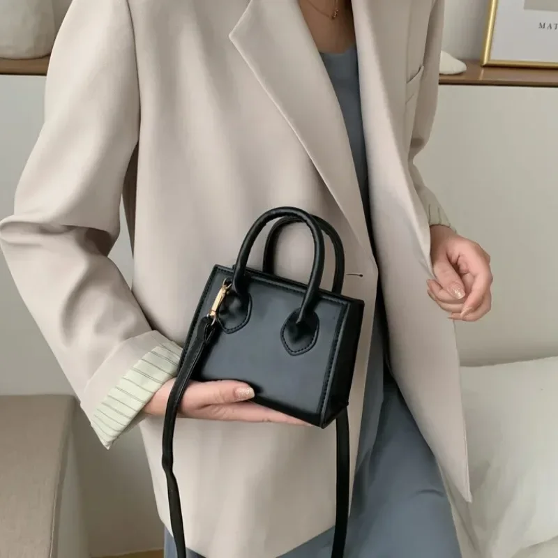 Small Square Bag New Popular Retro Mini Handbag Literary Crowds Shoulder Messenger Female Bag Mini One Shoulder Crossbody Bag