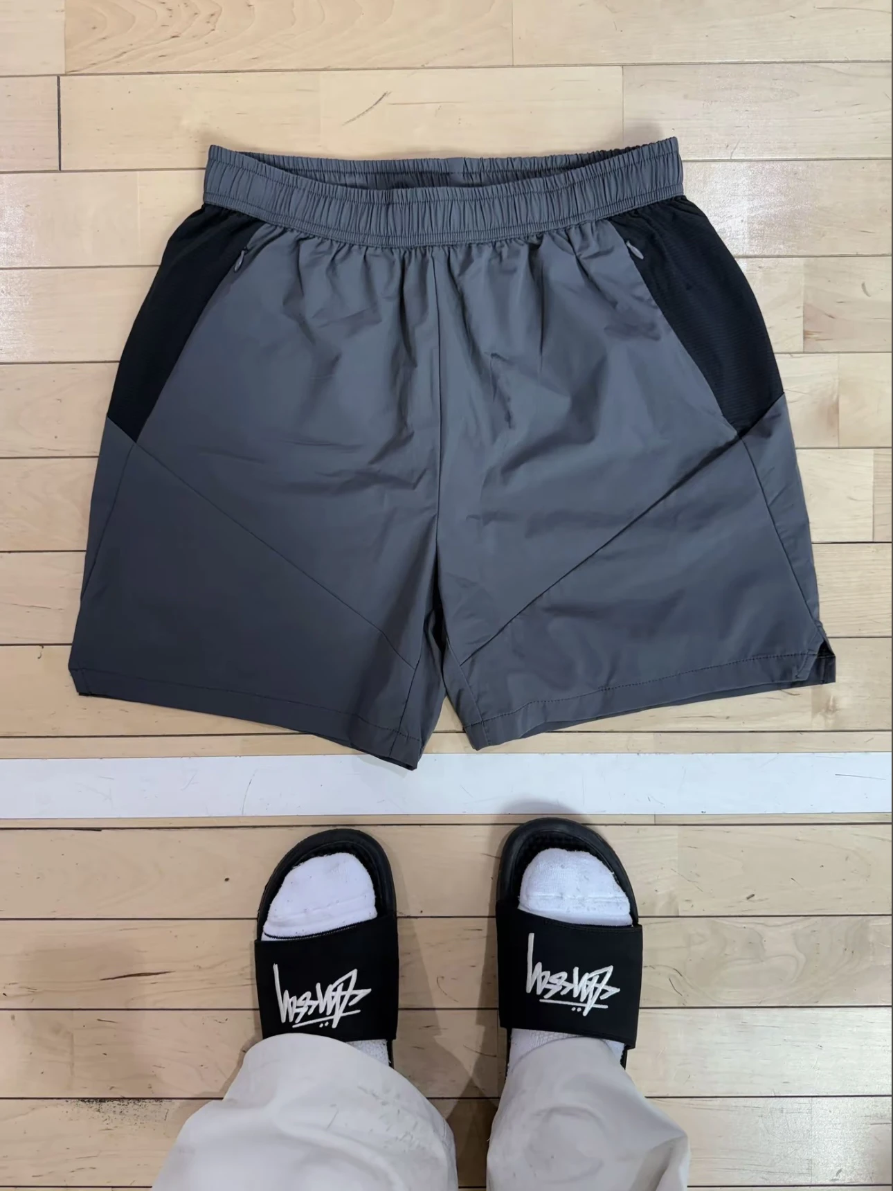 

Легкие и крутые эластичные брюки в американском стиле ретро, мужские повседневные спортивные брюки, дышащие брюки из пяти частей...