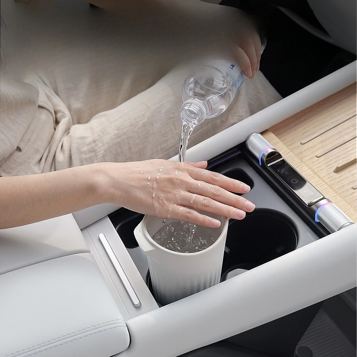 Car Silicone Trash Can Storage Box Eco Friendly Water Bottle Car Cleaner Universal Multi Function Auto Interior Accessories