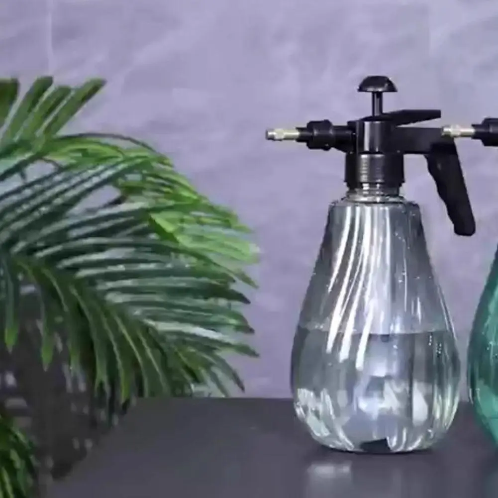 Handheld Pet Sprayer Ergonomic Green Plastic Spray Bottle Fine Mist Adjustable Nozzle Parrot Bath Spray Cat Cockatiels Macaws
