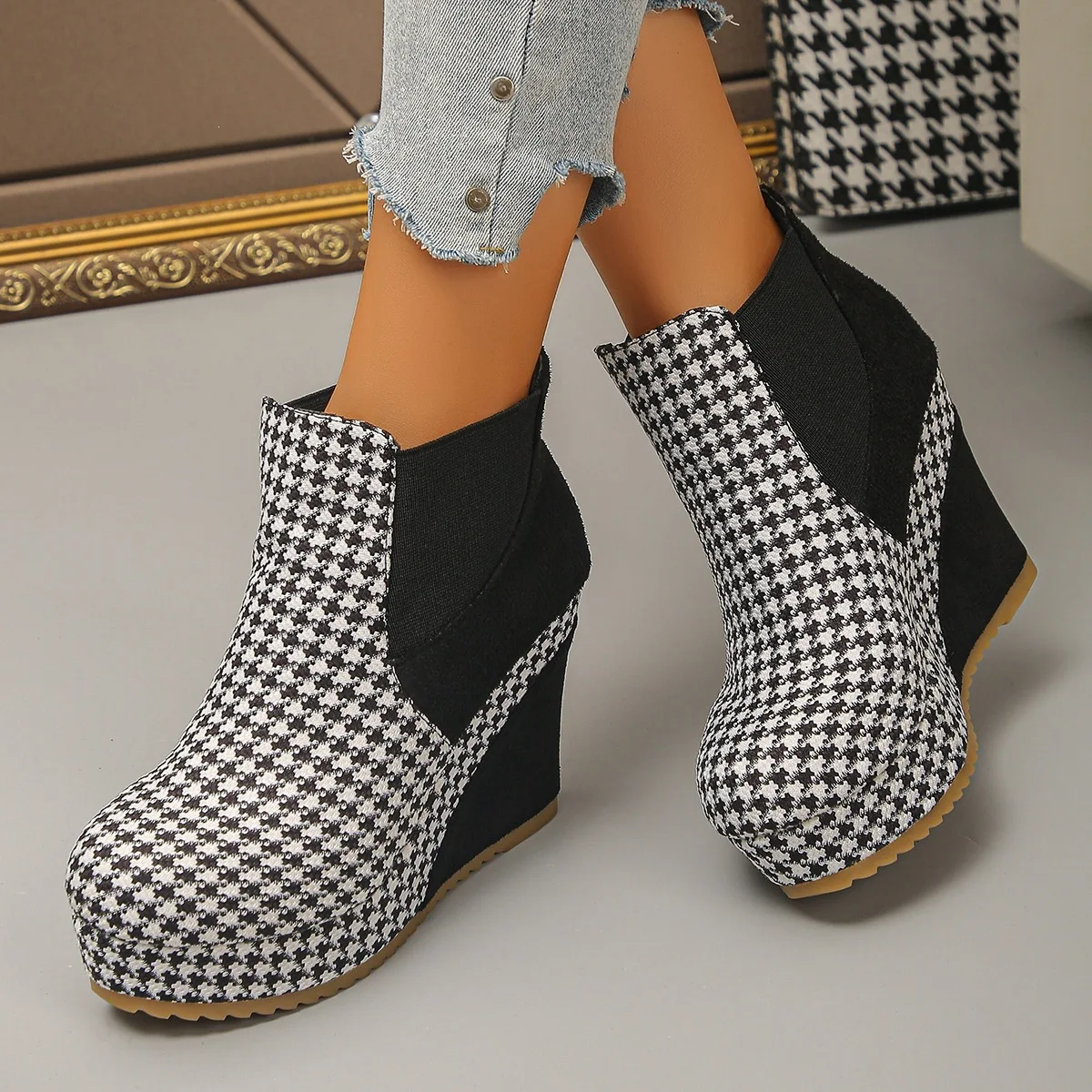 2026 Women's round Head Short Boots New Sponge Cake Slope Heel Large Thick Bottom Color Block Autumn Cloth Boots