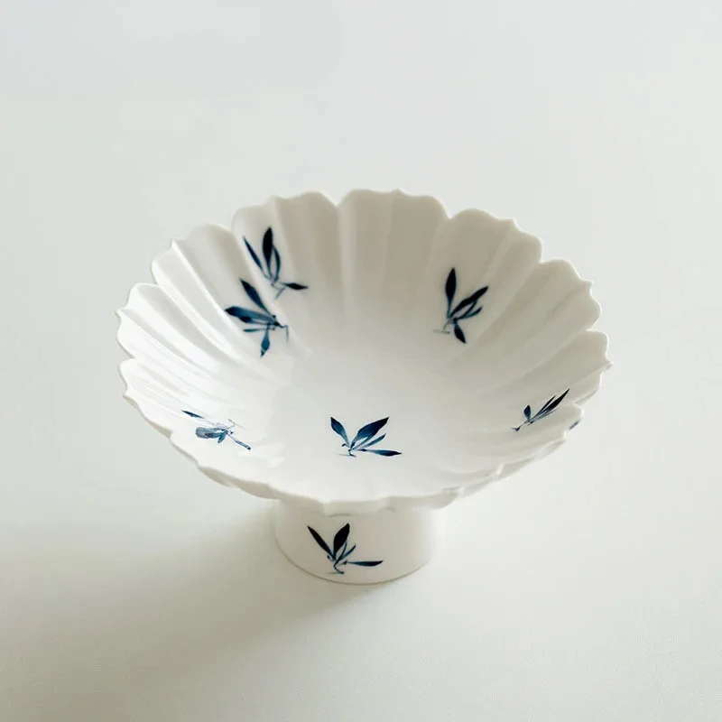 Creative Hand-painted Phalaenopsis Orchid Art Tea Dish Chrysanthemum Petal Ceramic High Foot Fruit Plate Candy Cake Stand Basket