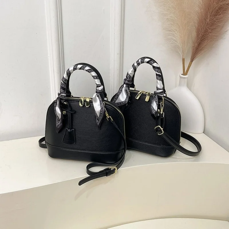 حقيبة ساعي البريد للسيدات الراقية مصنوعة من الجلد الناعم تتميز بمظهر ركاب كاجوال بسيط عتيق وباريس ​