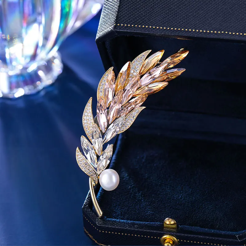 Fashion Elegant Temperament Clothing Coat Suit High-end Crystal Zircon Versatile High-end Accessories Feather Brooch Wholesale