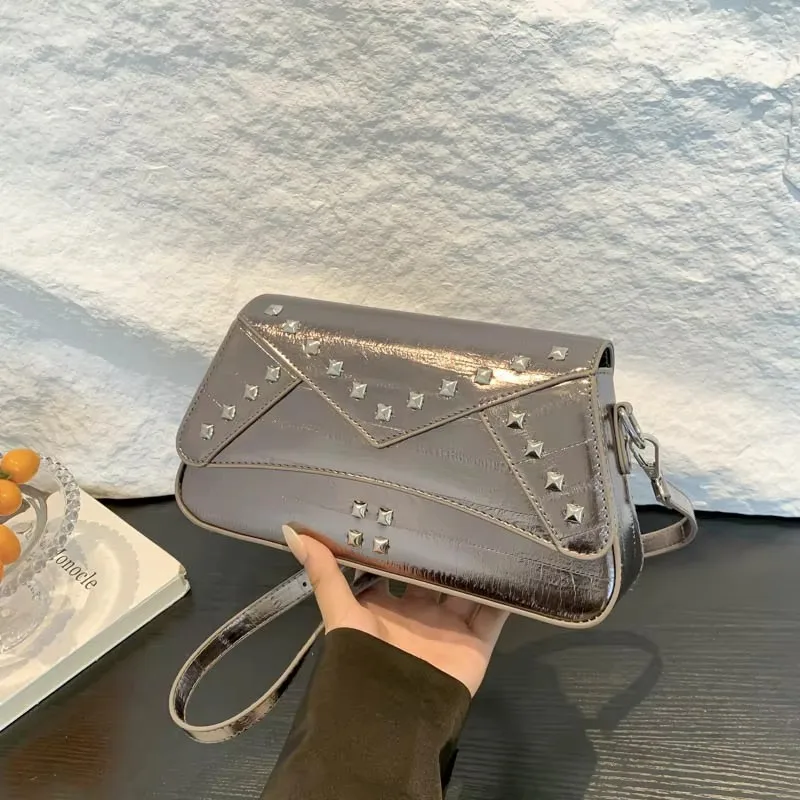 

Trendy Minimalist Vintage-Inspired Messenger Bag - Stylish Solid Color Leather Crossbody With Gold Hardware