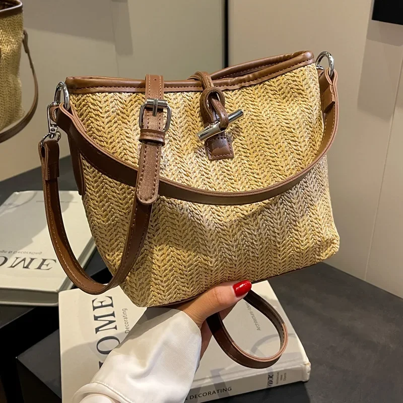 Niche French popular bag women's 2023 new woven straw bag texture shoulder bag foreign casual bucket bag