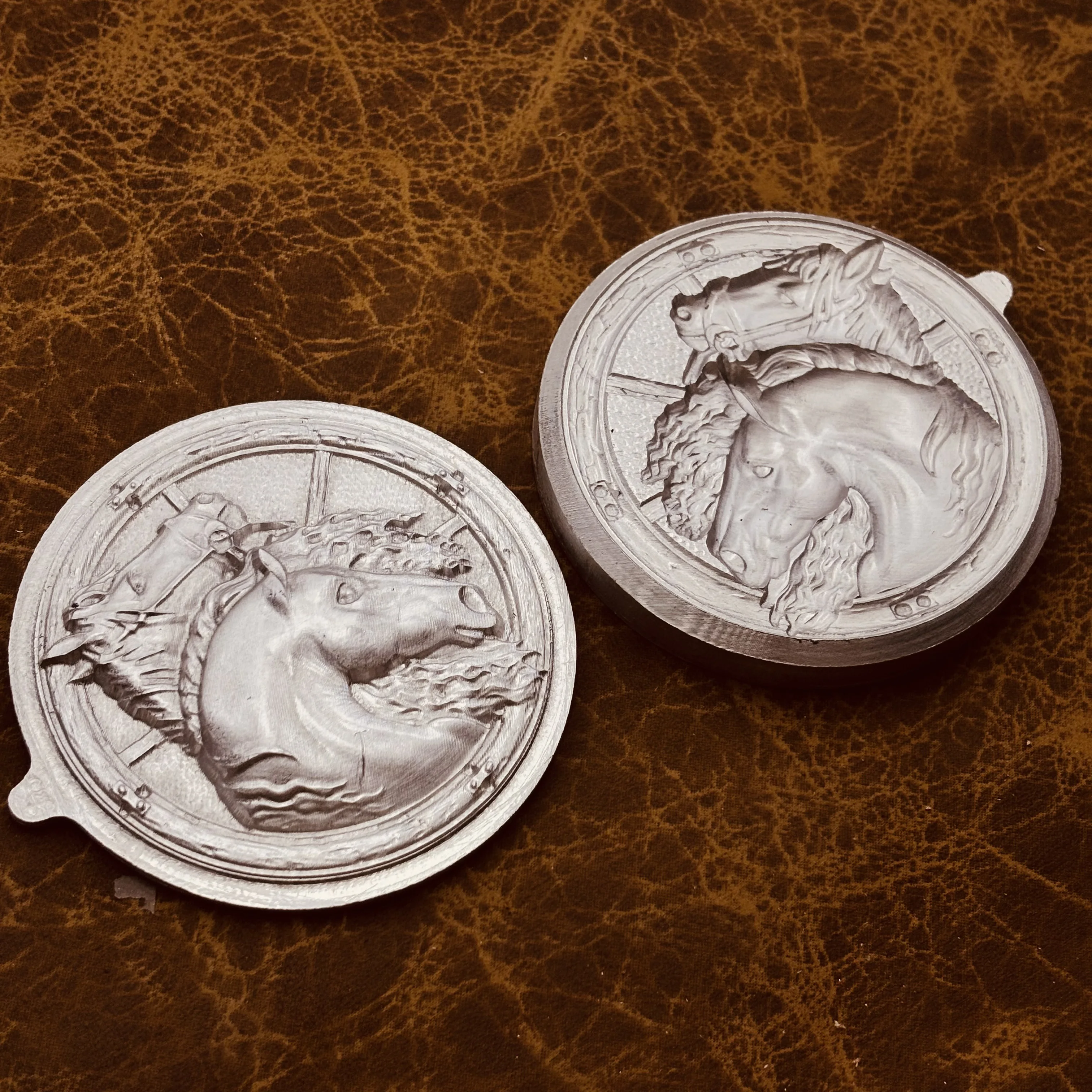 Double Horse Wheel Indian Style Design Leather Embossing Stamp 3D Carving Stamps Metal Stamping Tool Shaping Craft Mold Aluminum