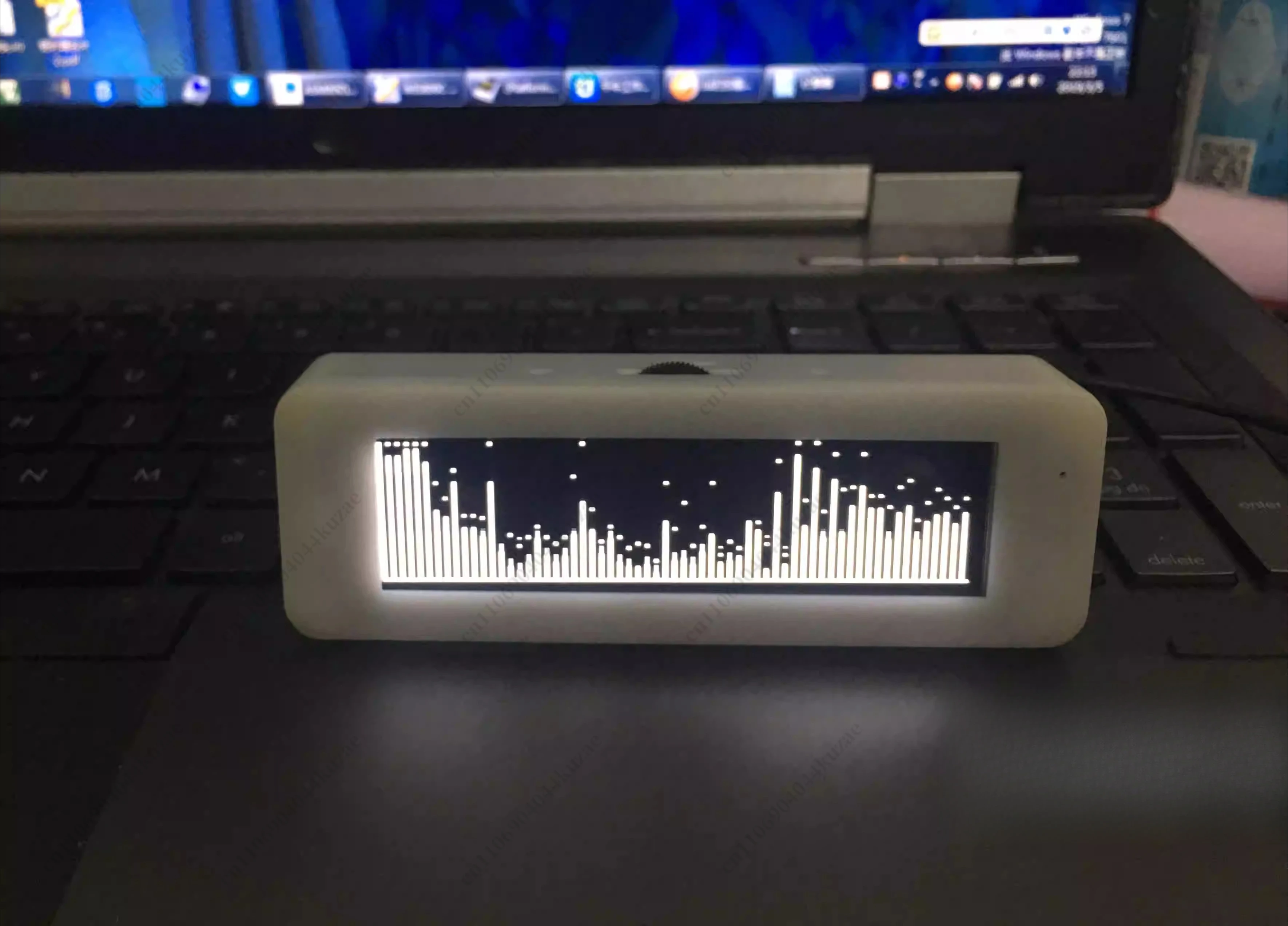

Новый OLED-дисплей для отображения музыкального спектра - голосовой датчик для автомобильных Hi-Fi систем и мониторинга компьютерного оборудования