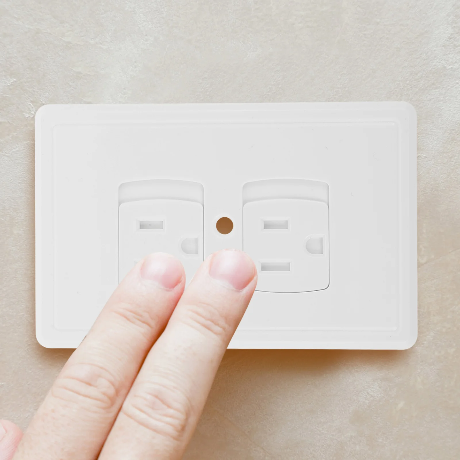 Рисунок 3 - Крышка розетки Защита от детей