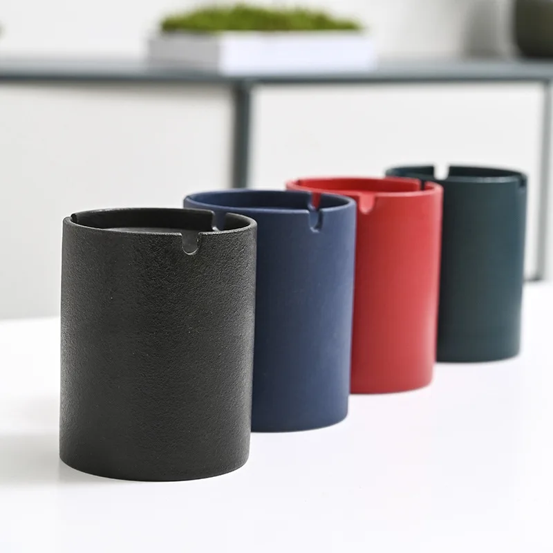 Ceramic Creative Household Dormitory with Lid Trendy Ashtray Personalized Living Room Internet Celebrity Style Anti-Fly