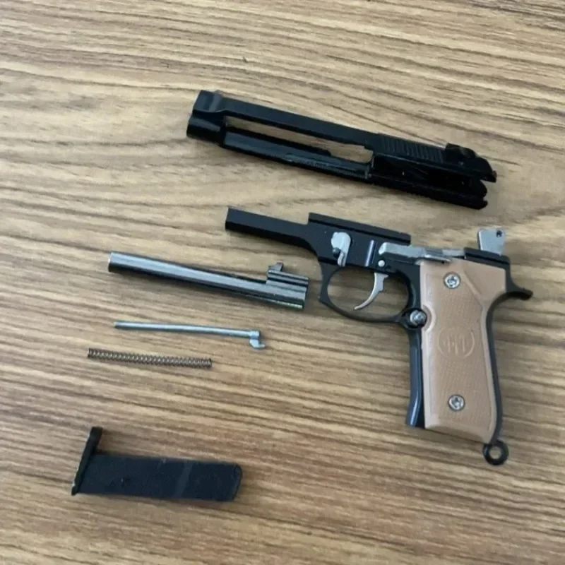 1:3 スケール合金 M92 ピストルミニガンメタルキーホルダー M92 ピストルキーホルダーそわそわおもちゃ PUBG 銃のおもちゃギフト Pubg 装飾おもちゃ