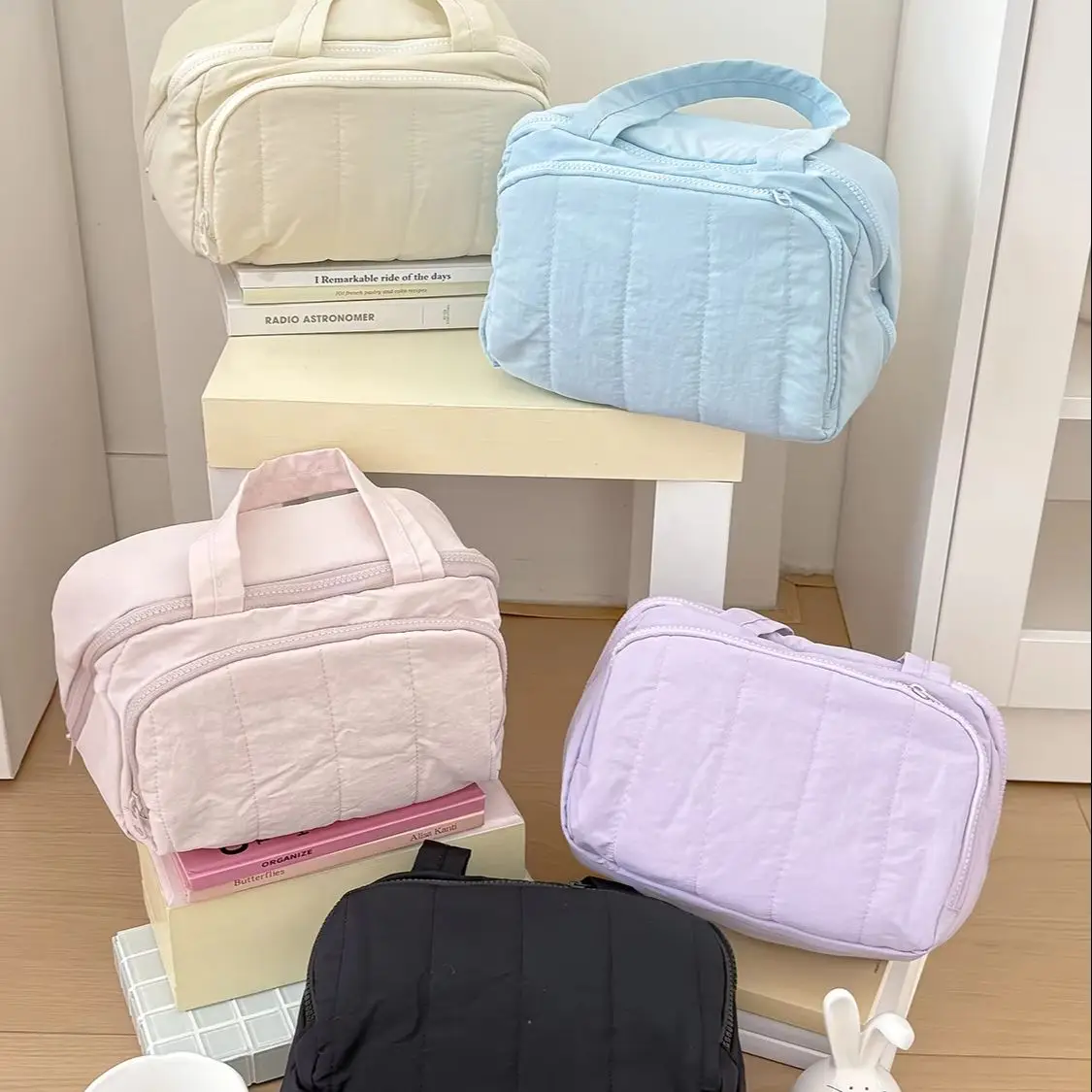 YT skin-friendly cloud storage bag, large-capacity portable toiletry bag, toast-shaped hand-held makeup bag, soft and soft