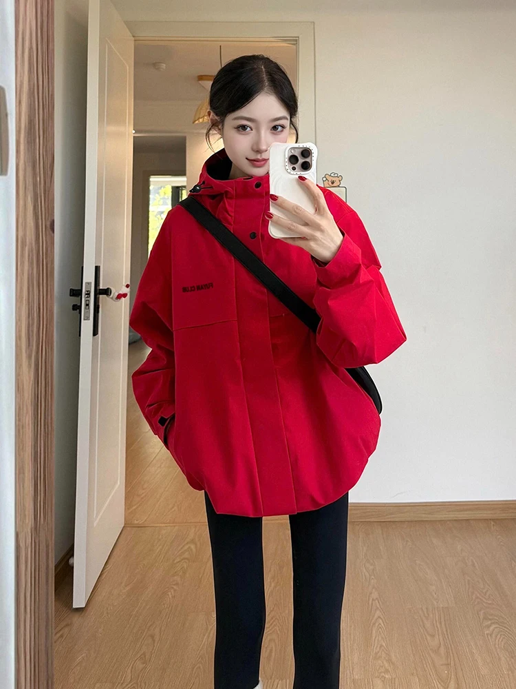 

Куртка женская Fuyuan Red Hooded 2026: Новая универсальная ветрозащитная водонепроницаемая свободная верхняя одежда для активного отдыха и альпинизма