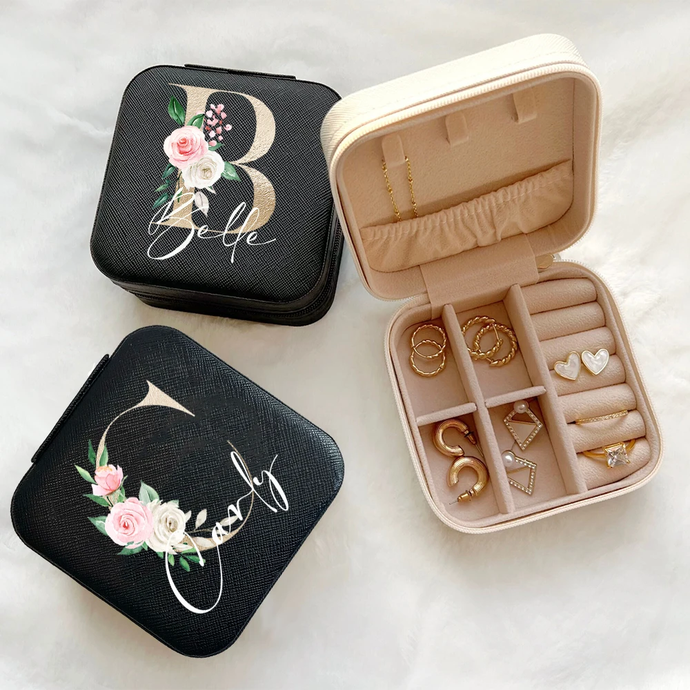 

Персонализированные шкатулки для драгоценностей для девочек, дорожный футляр для драгоценностей на заказ, портативный небольшой органайзер для ювелирных изделий, коробка для предложения подружки невесты, подарки