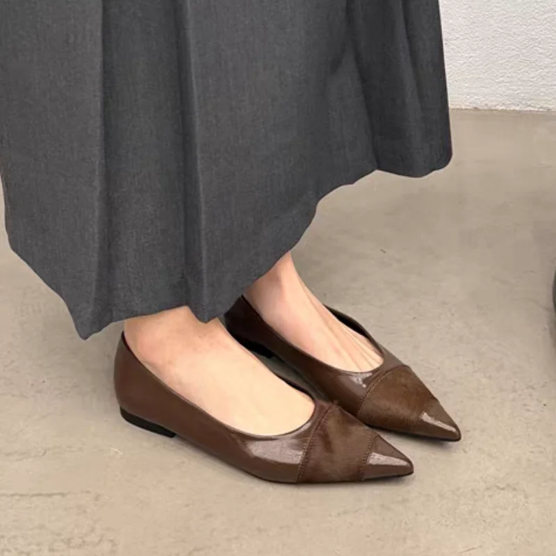 Comfortable Flat Wo… - image