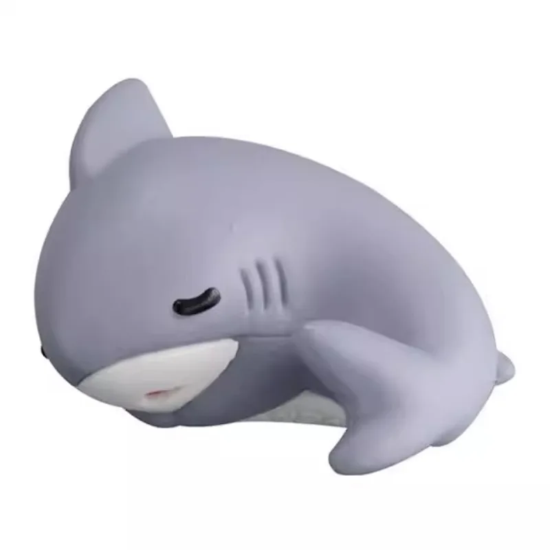 Bandai-figura de acción de Gashapon Mr. Cute Shark Qversion, modelo de juguete Original, adorno de colección de personajes de dibujos animados, regalo