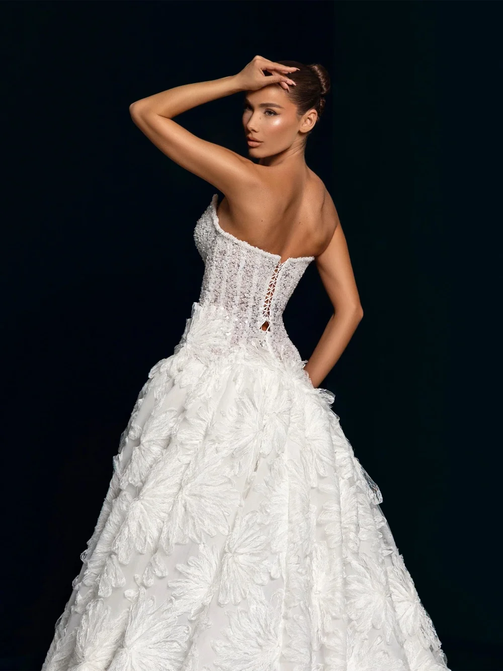 فستان زفاف مصنوع يدويًا ثلاثي الأبعاد مطرز بالزهور رائع عميق على شكل حرف v فستان زفاف الأميرة 2026 فساتين أنيقة مخصصة للعروس