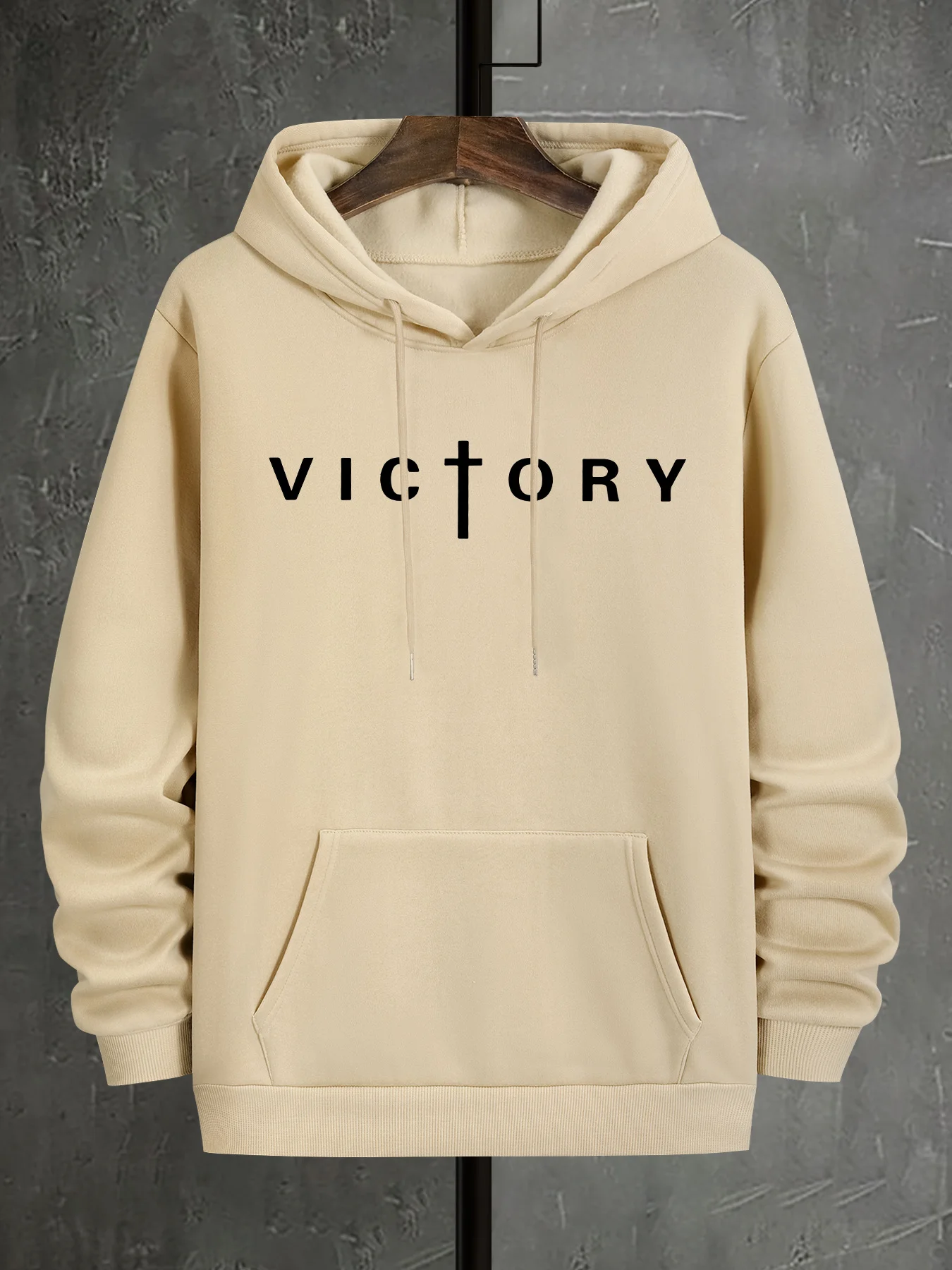 

Толстовка с капюшоном Victory Graphic - повседневная трикотажная толстовка из полиэстера с геометрическим узором, слегка эластичная, стандартного кроя.