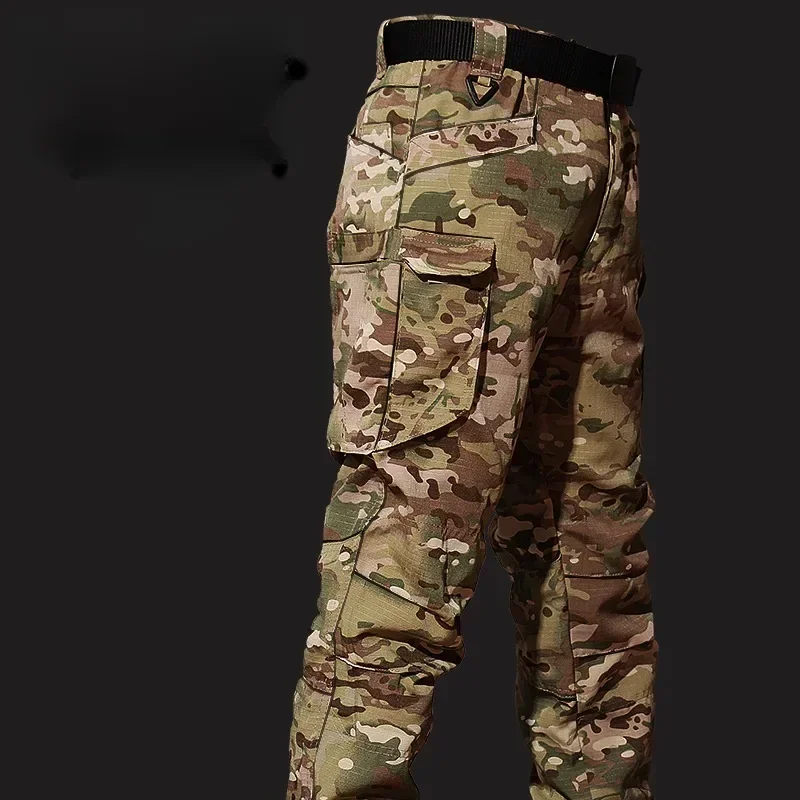 Tuta da allenamento per esterni da uomo T-shirt traspirante durevole da esterno Pantaloni cargo Set Tute impermeabili Tasche multiple Camo Set da 2 pezzi