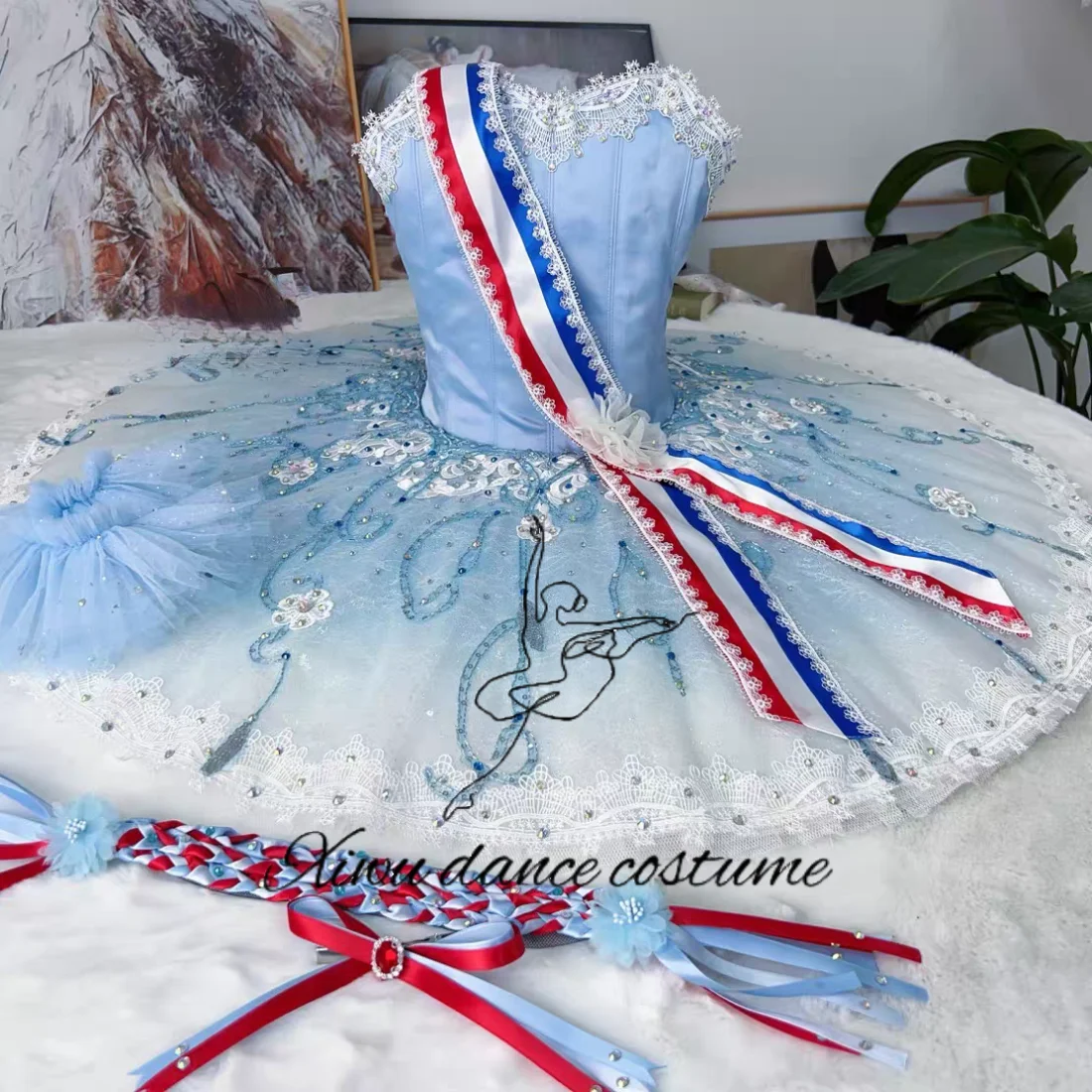 Costume de spectacle de ballet bleu à variation féminine de flamme de Paris personnalisé