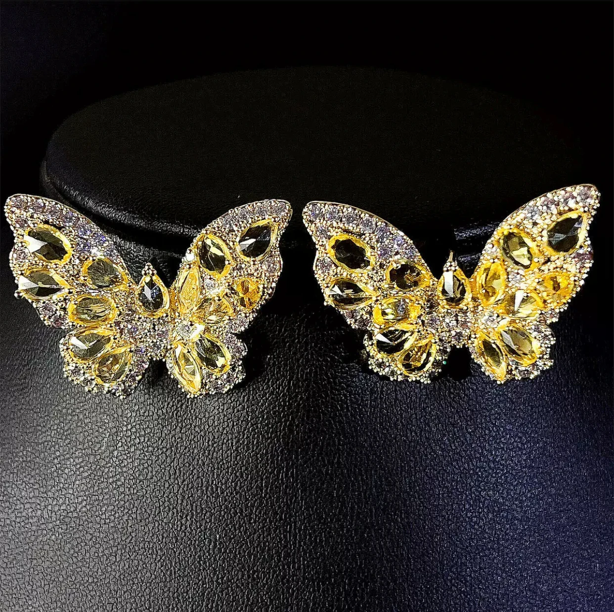 Nuevos pendientes europeos y americanos, trabajo pesado, pendientes de circonita de color de alta gama, pendientes de mariposa de diseño lujoso para mujer