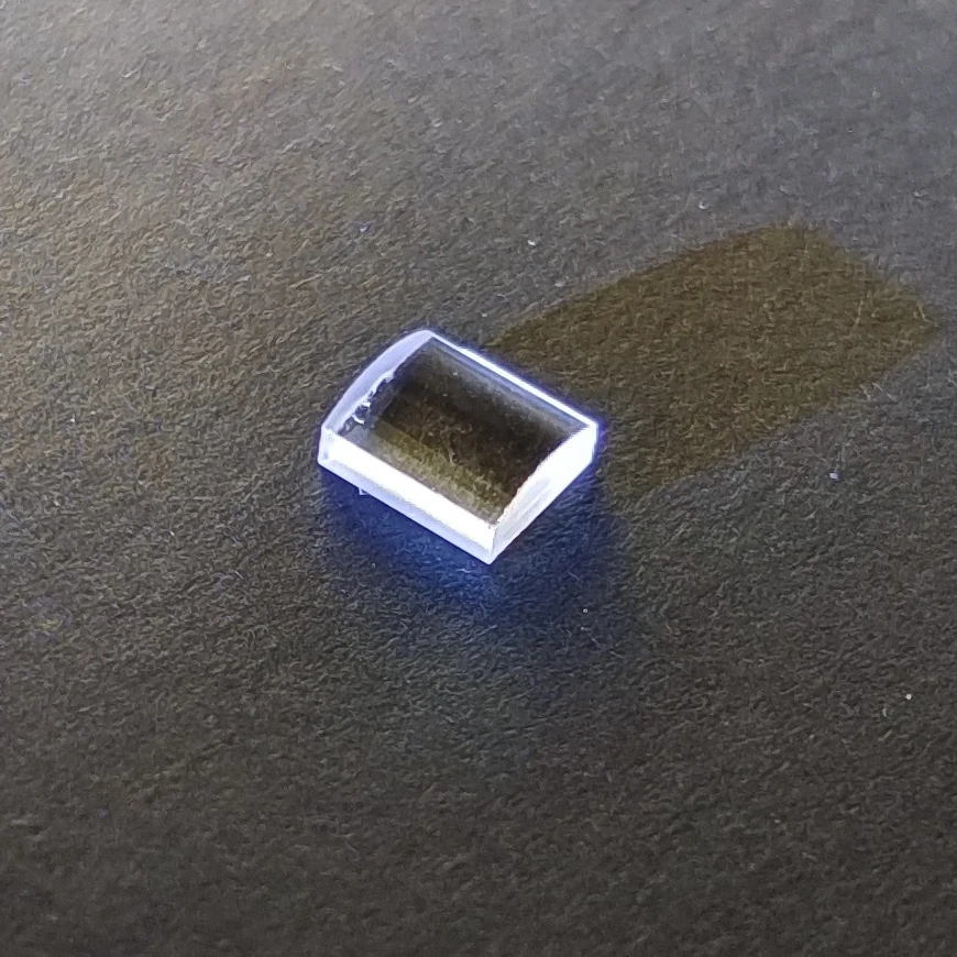 Lente cilíndrica convexa Plano, comprimento focal 10mm, Material Corning 7980 Quartz, 6mm x 6mm