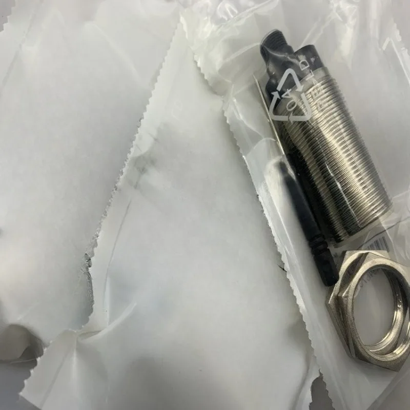 Proximity switch CR30CF10DPO-E2
