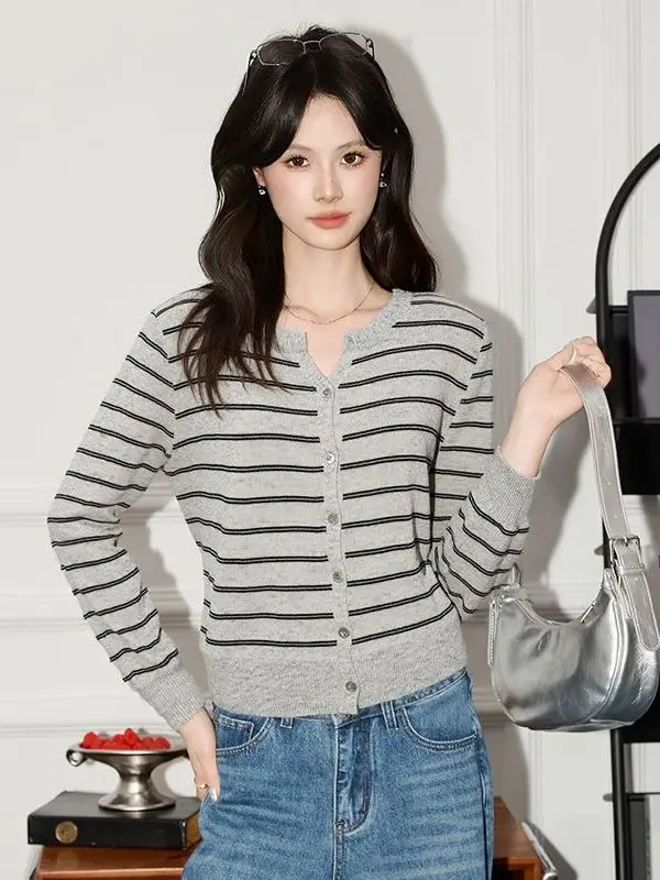 Schicke, einzigartige, gestreifte V-Ne Long Sve Strickjacke, Herbst 2025, Neuankömmling, Basisschicht-Top-Mantel für Männer und Frauen